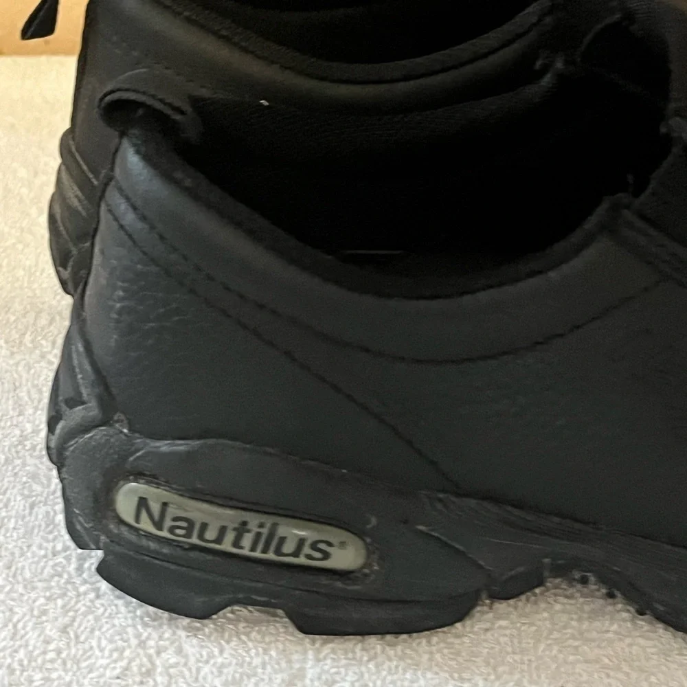 Nautilus Black Safety Steel Toe Shoes Sz 10M